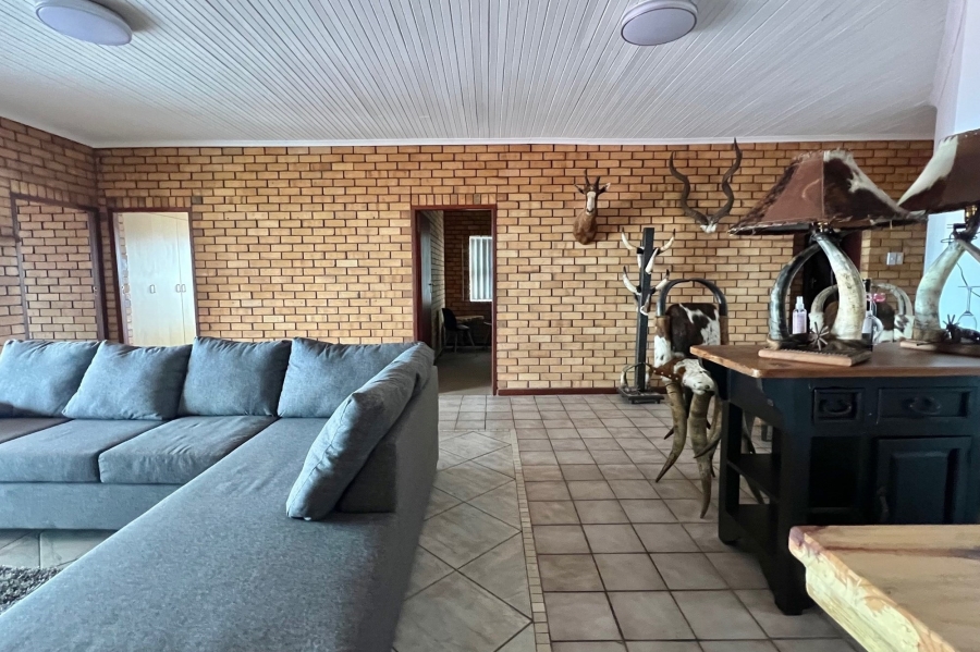 7 Bedroom Property for Sale in Wavecrest Eastern Cape